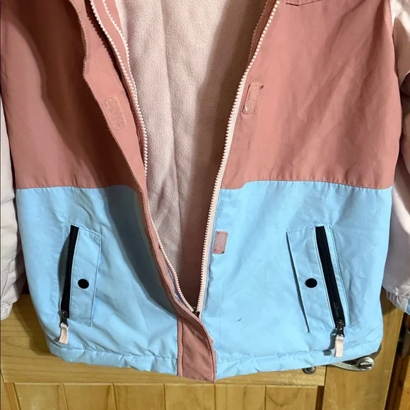 Swiss Tech Hooded Colorblock Puffer Coat in Dusky Pink & Light Blue - Picture 5 of 6